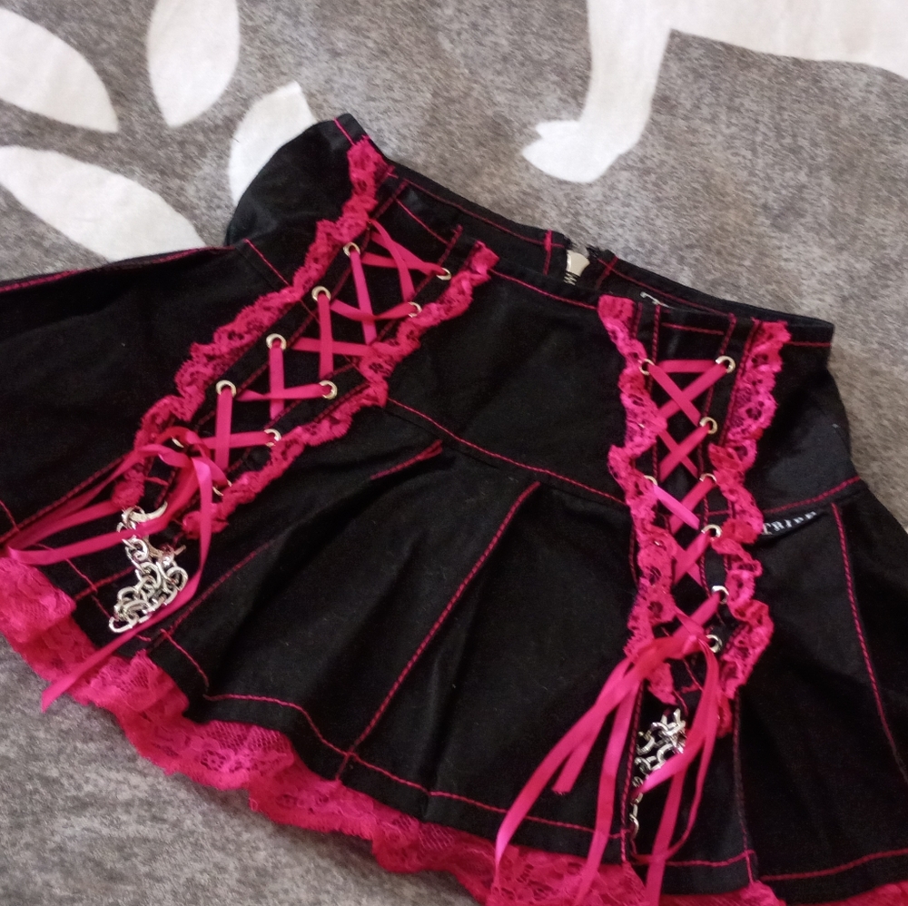 Vintage Y2K Tripp NYC Lace Up Mini Skirt 26 S Pleated School Girl Punk Rock Lace